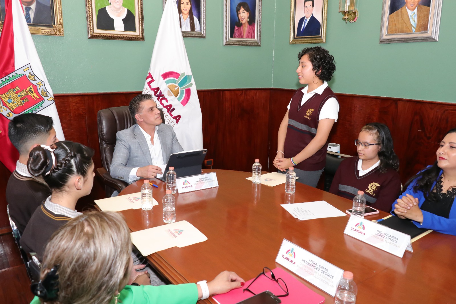 Reconoce presidente Alfonso Sánchez a estudiantes destacados del municipio de Tlaxcala